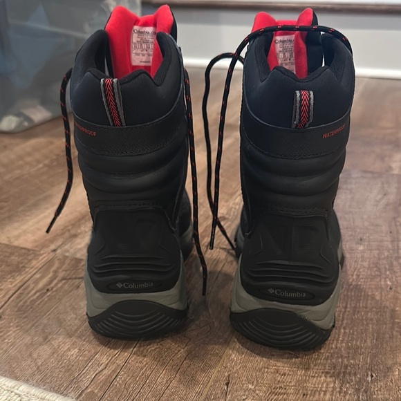 Columbia Black Rain & Snow Boots with Waterproof Material and Chunky Sole - Picture 3 of 8